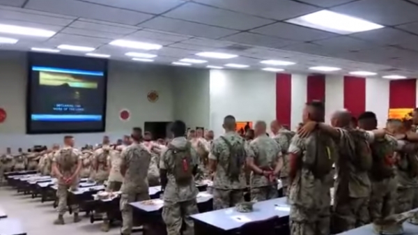 Vídeo de soldados cantando “Dias de Elias” é sucesso na internet
